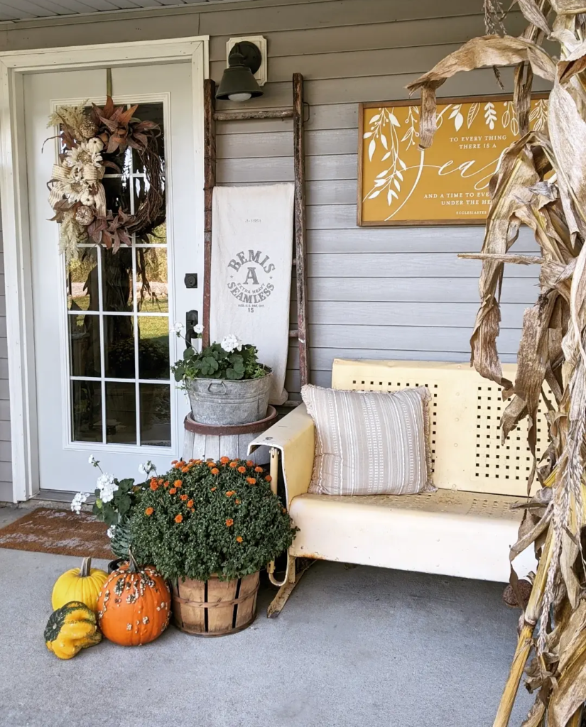 COZY VINTAGE FALL PORCH INSPIRATION - Down Shiloh Road